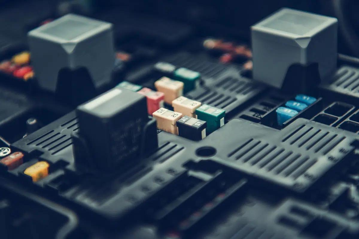 Fusibles Mecánicos: Estructura Interna, Tipos y Códigos de Color - Qué función cumple un fusible automotriz fusible mecanico - Qué función cumple un fusible automotriz